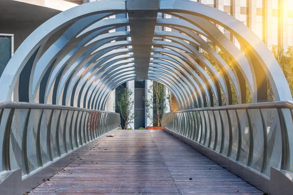 深セン市の都市景観と歩道橋 — ストック写真