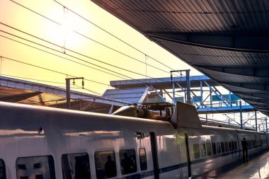 Tren platformu terk görünümünü