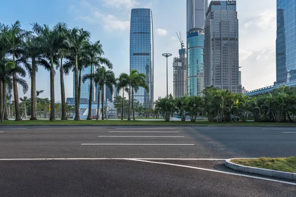 Intersección de la calle vacía en el centro —  Fotos de Stock