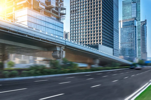 Empty downtown street intersection — Stock Photo, Image