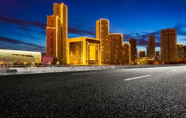 Boş şehir sokak kavşak