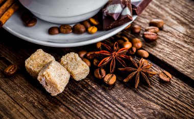 Kahve fincanı ve çay tabağı.