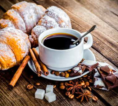 Kahve fincanı ve çay tabağı.