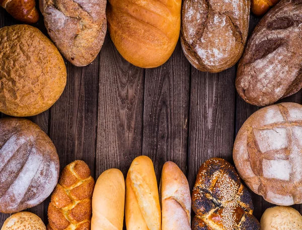 Çok karışık ekmek ve rulolar yukarıda vurdu.