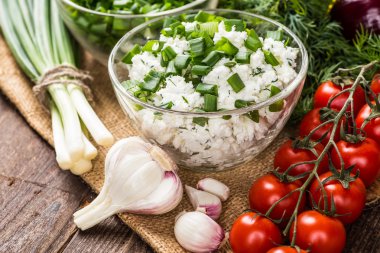 Ev yapımı ot lor kase (yakın çekim shot) vintage üzerinde ahşap bac