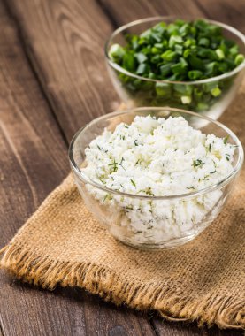 Ev yapımı ot lor kase (yakın çekim shot) vintage üzerinde ahşap bac