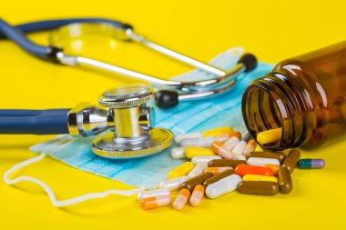 Tablet ve kapsüller şeklinde farklı hapların seçimi