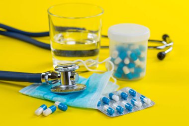 Tablet ve kapsüller şeklinde farklı hapların seçimi