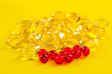 Tablet ve kapsüller şeklinde farklı hapların seçimi