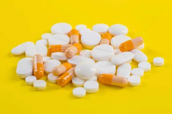 錠剤やカプセルの形で異なる錠剤の選択 — ストック写真