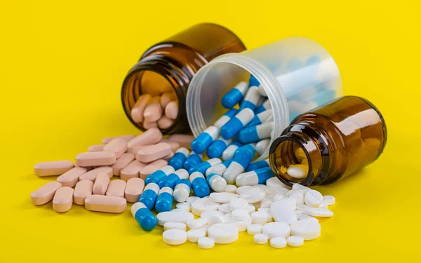 Válogatás a különböző tabletták formájában tabletta és kapszula — Stock Fotó