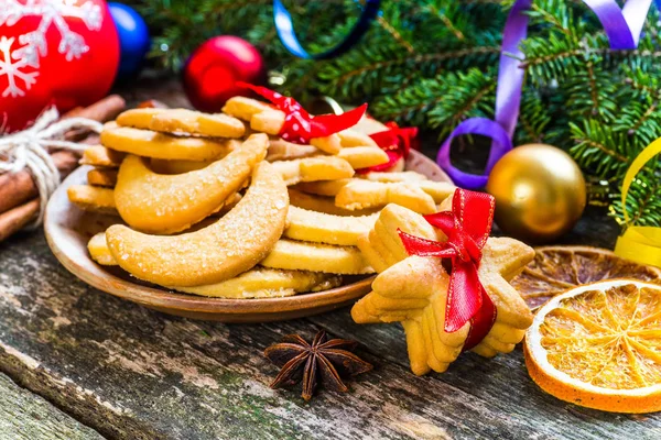 Christmas cookies with ginger decorated with red ribbon — Stock Photo, Image