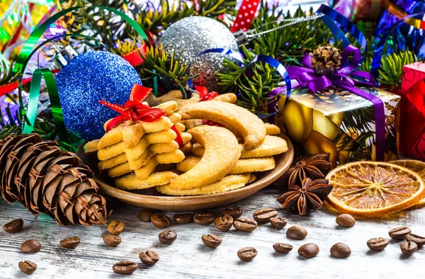 Christmas cookies with ginger decorated with red ribbon — Stock Photo, Image