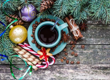 Noel Breakfast.Coffee Kupası ve kahve çekirdekleri.