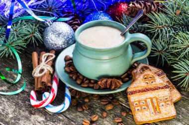 Noel Breakfast.Coffee Kupası ve kahve çekirdekleri.