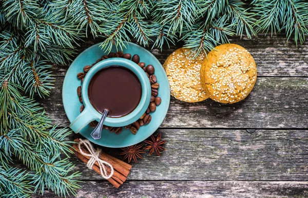 Çam ağacı, sıcak çikolata ile Noel arka plan. Üstten Görünüm.