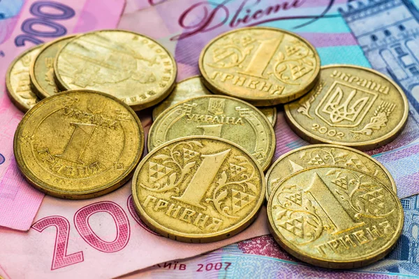 Dinheiro ucraniano - moeda e hryvnia — Fotografia de Stock