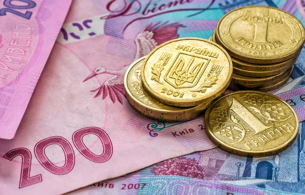Ukrainska pengar - mynt och hryvnia — Stockfoto