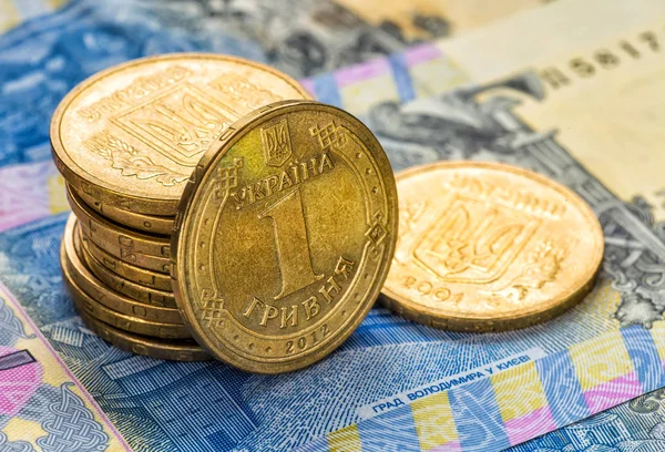 Dinero ucraniano - moneda y hryvnia — Foto de Stock