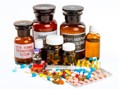 Beyaz Arkaplan 'daki sözlü ilaçlarla dolu.