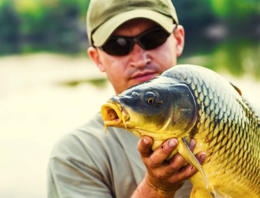 Sazan ve balıkçı, sazan balıkçılık kupa.
