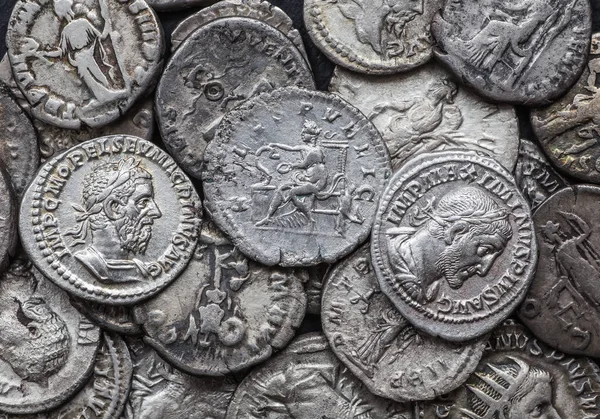 在罗马帝国时期的古钱币. — 图库照片