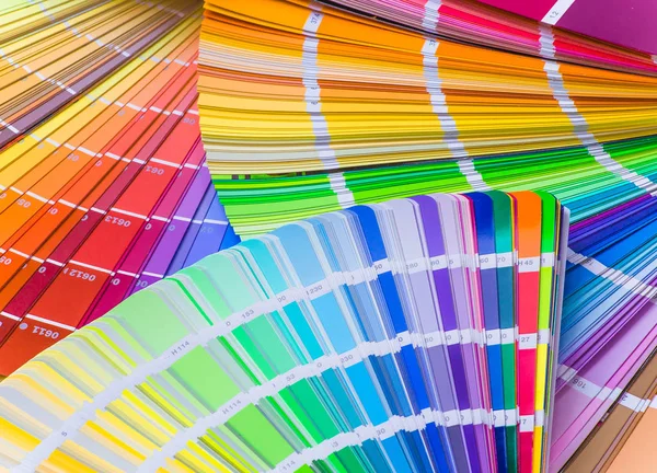 Färghjulet för att välja färg tonen — Stockfoto
