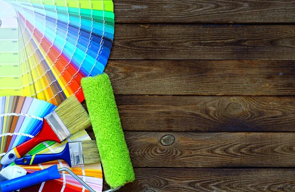 Målare och dekoratör arbetsbord med hus projekt, färg swatc — Stockfoto