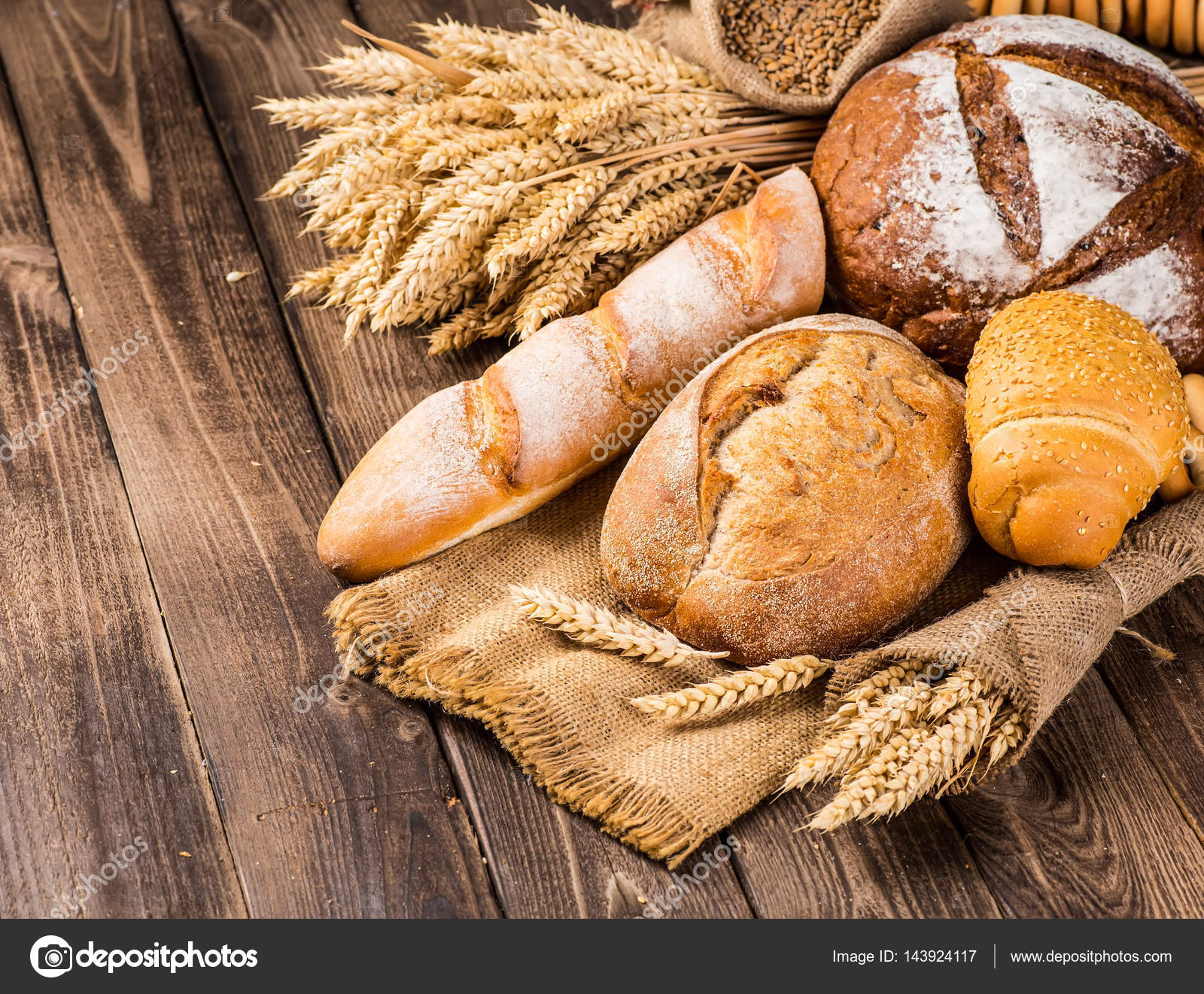 аромат хлеба. хлеб пшеничный батонообразный. хлеб. запах выпечки. выпечка хлеба.