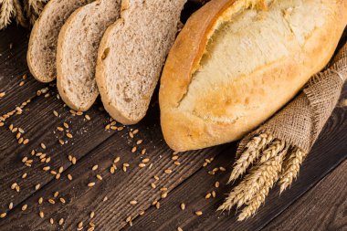 farklı ekmek ve ekmek dilimleri. Gıda arka plan.