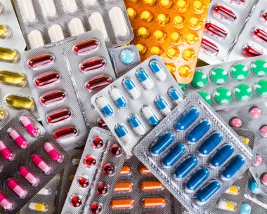 Tablet ve kapsüller şeklinde farklı hapların seçimi