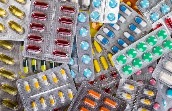 Tablet ve kapsüller şeklinde farklı hapların seçimi