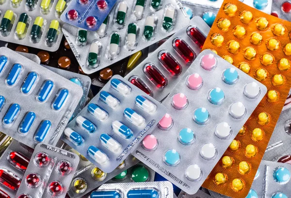 Envases de pastillas y cápsulas de medicamentos —  Fotos de Stock