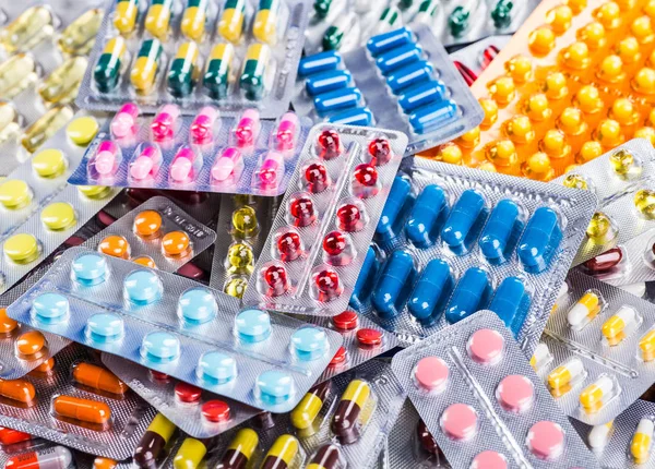 Envases de pastillas y cápsulas de medicamentos —  Fotos de Stock