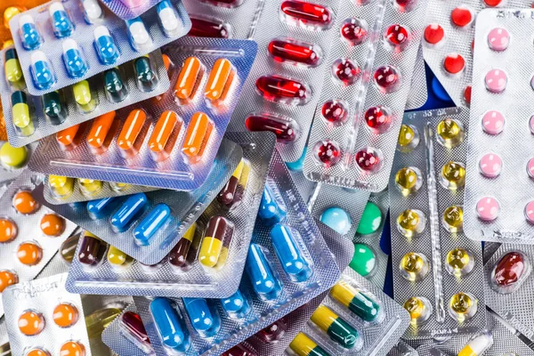 Förpackningar av tabletter och kapslar av läkemedel — Stockfoto