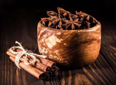 ANIS kase, koyu arka plan,