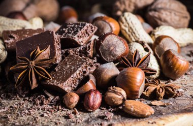 Çikolata bar / çikolata parçaları bar / fındık çikolata / çikolata b