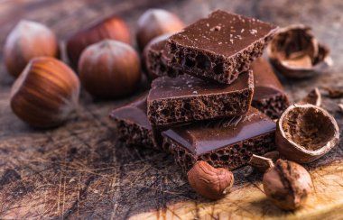 Çikolata bar / çikolata parçaları bar / fındık çikolata / çikolata b