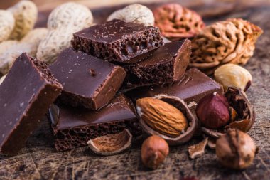 Çikolata bar / çikolata parçaları bar / fındık çikolata / çikolata b