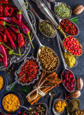 baharatlar ve otlar metal kâse. yemek ve mutfak malzemeleri. c