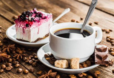 Tablo croissants ve kahve Kahvaltı