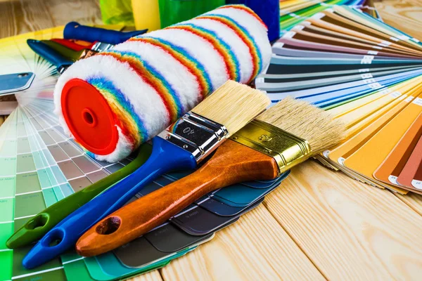 Painter and decorator work table with house project, color swatc — Stock Photo, Image