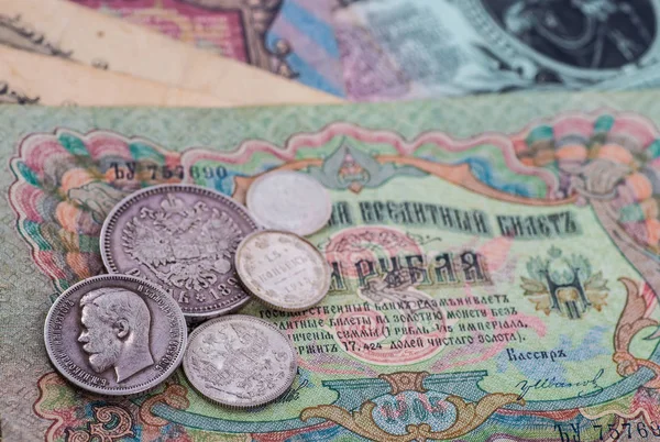 Antiguo dinero ruso y monedas —  Fotos de Stock