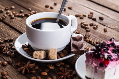 Tablo croissants ve kahve Kahvaltı