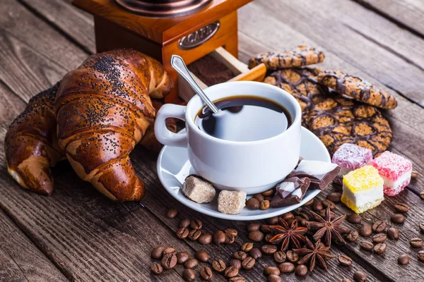 Breakfast with coffee and croissants on table — Stock Photo, Image