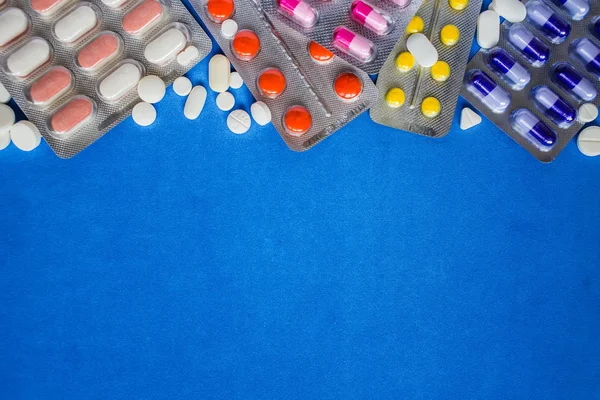 Blandade farmaceutisk medicin piller, tabletter och kapslar ove — Stockfoto