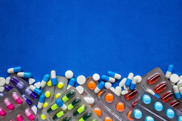 Diverse farmaceutische geneeskunde pillen, tabletten en capsules ove — Stockfoto