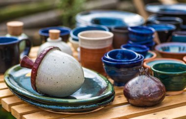 Ukraynalı çanak çömlek. Seramik Müzesi Ukraynalı Köyü Oposhnya,