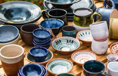 Ukraynalı çanak çömlek. Seramik Müzesi Ukraynalı Köyü Oposhnya,