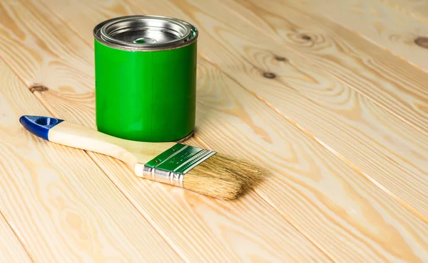 boya kutusu ve fırça